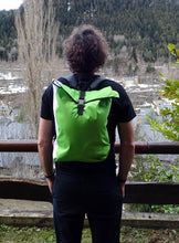 Cargar imagen en el visor de la galería, Mochila pequeña